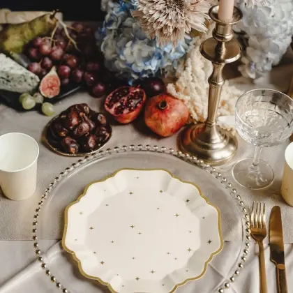 Πιάτα Χάρτινα Λευκά με Χρυσές Λεπτομέρειες Φ21cm Συσκευασία 6 Τεμαχίων