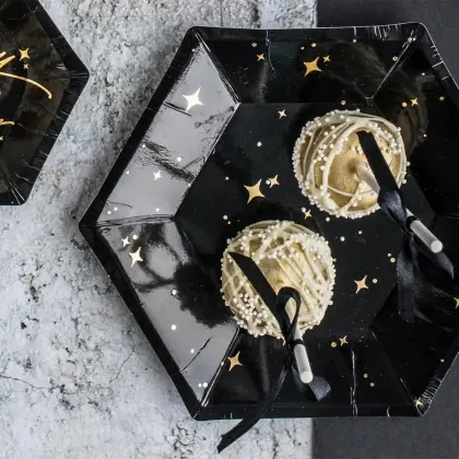 Πιάτα Χάρτινα Μαύρα Με Χρυσές Λεπτομέρειες Φ20cm Συσκευασία 6 Τεμαχίων